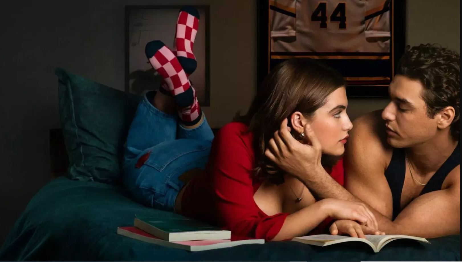 مسلسل Off Campus الموسم الاول مترجم